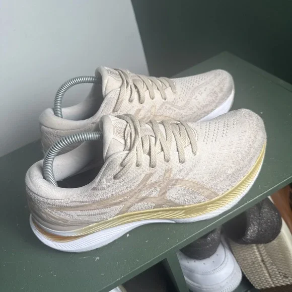 Asics Gel Kayano 29 Women's Size 9.5 Tan Cream Running Shoes Sneakers 1012B272 - Picture 1 of 12